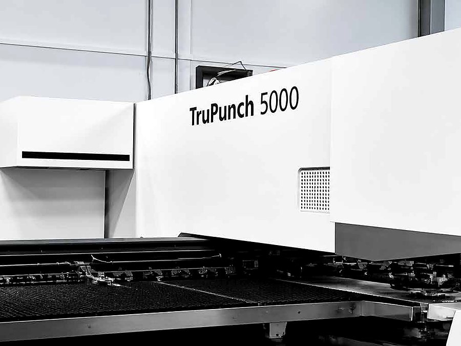 Mesin punching TRUMPF TruPunch 5000 di workshop DEMPO