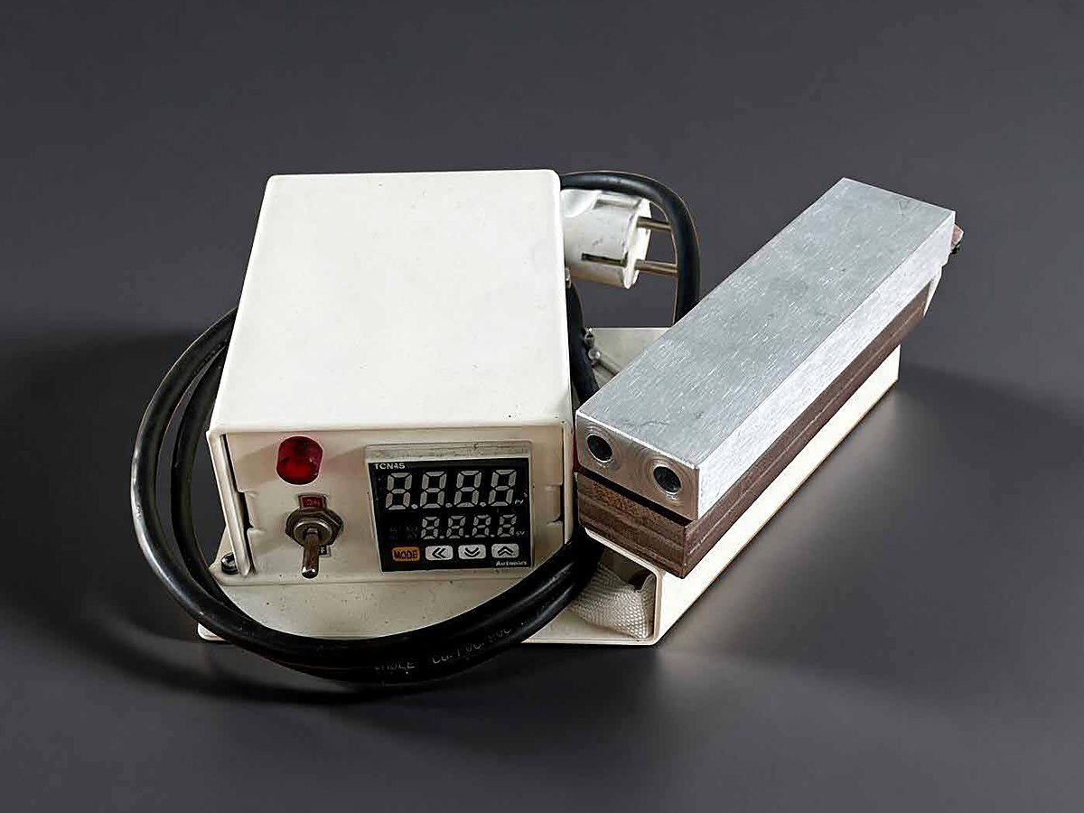 Wrapping heater dengan panel pengatur suhu untuk proses pengemasan